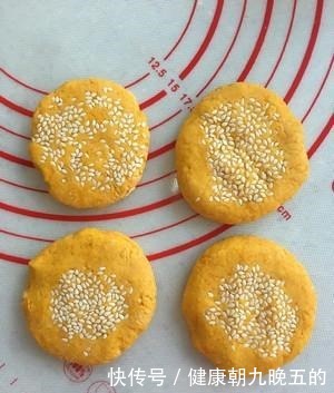甜糯|快手简易南瓜饼,酥软甜糯,香味醇厚,分分钟搞定的一道早餐