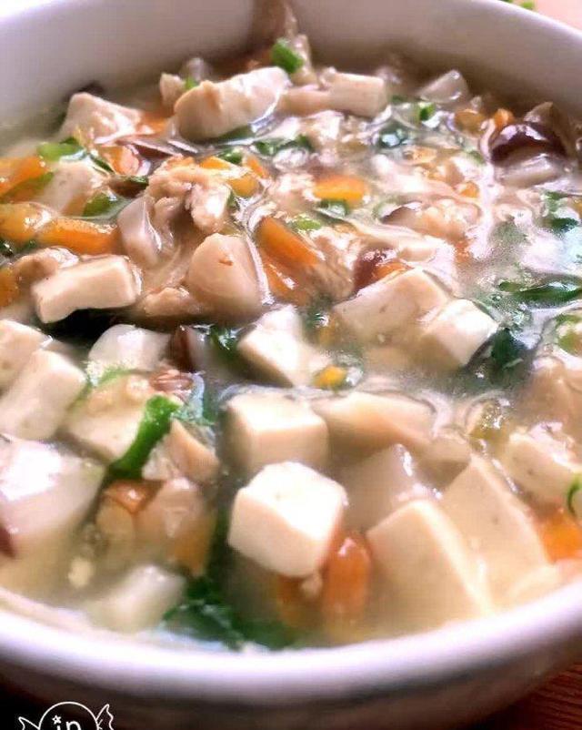 宝宝|宝宝食谱:五彩鸡蓉豆腐羹