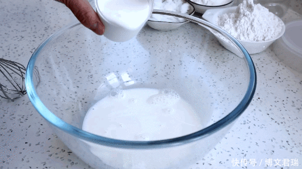 甜点|广式甜点“芒果糯米糍”,比雪媚娘制作简单,奶香浓郁,软糯拉丝