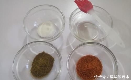  准火|烤羊肉串，我家十几年不变的方法，口感嫩入味，网友：去摆摊准火