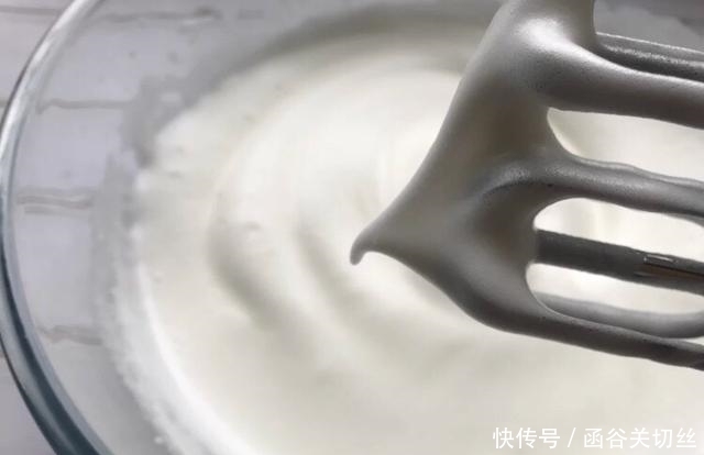 轻松|怎么抖都不回缩的古早蛋糕,奶香十足,烘焙新手也能轻松搞定