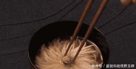 默默|日本厨师把豆腐切成菊花,中国大厨默默拿出蒲公英,一道菜打脸了