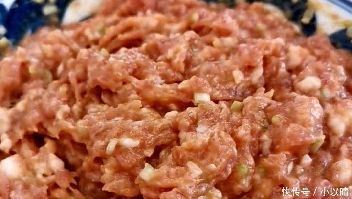 肉馅|苦瓜最好吃的一种做法,做法很简单,鲜香多汁又入味,全家爱吃