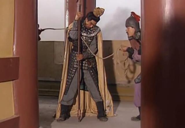 新版|三国演义：同样是绑吕布，老版很有喜感，你看新版被绑成了啥样？