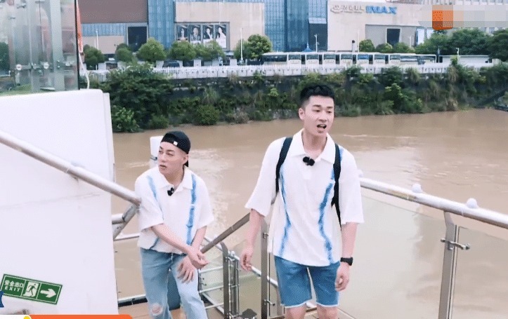  节目|《中餐厅》来了两位新嘉宾，我唯独关注赵丽颖反应，开心藏不住了