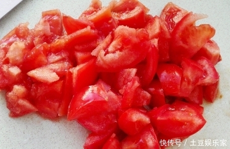  真香|2个茄子加3个西红柿，下锅炒一炒特下饭，我家一周吃5次，真香