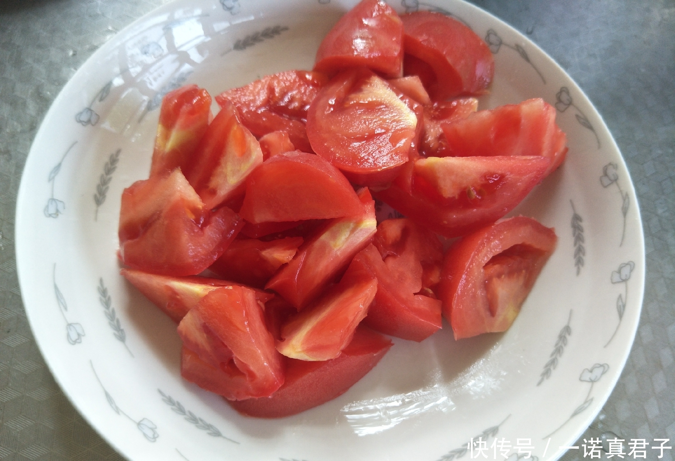 中秋|中秋家宴,时令蔬菜要多吃,教你土豆炖西红柿,汤香味美