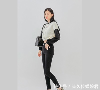 小黑|曾经火遍街头的小黑裤,重回时尚圈,女孩们纷纷穿起来