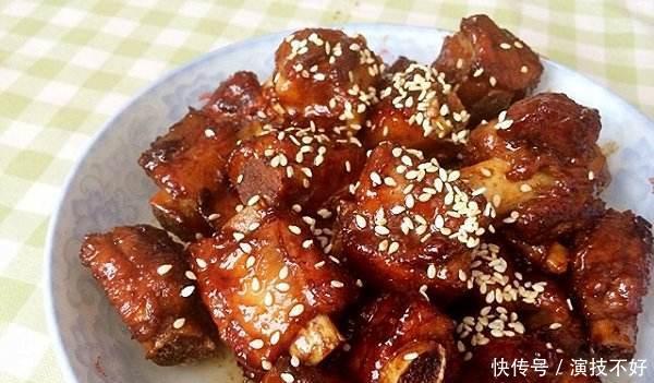 倒入适量|糖醋排骨是先放糖,还是先放醋难怪做出来味道不对!