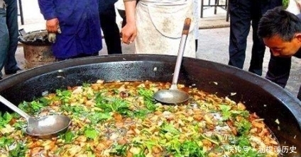 酒店办酒席|为什么在农村很多人办酒席不愿去饭店，而是在自家摆？有啥好处？