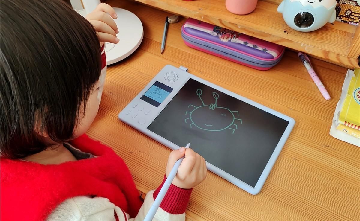 液晶画板|搭载智能教学系统，能画画还能学英语：小寻智能教学画板评测