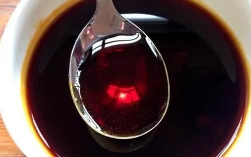 保证|炒糖色容易发苦?大厨:先后加两次水,保证色泽漂亮,不发苦