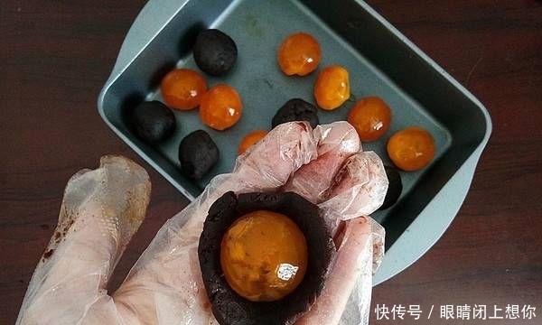 幸福|蛋黄酥,一口都是幸福!