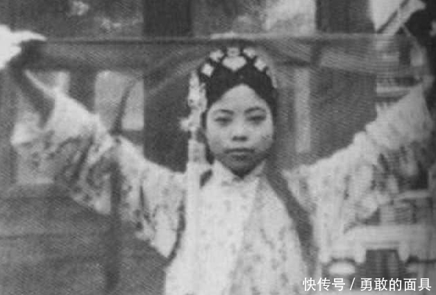 耐人寻味|45岁车夫娶了溥仪的皇妃，恩爱一生，临死前的一句话耐人寻味！