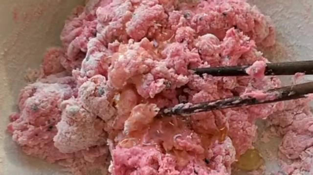 大锅|吃剩的火龙果皮别扔掉,加1碗面粉,不蒸不烙,5分钟做1大锅,香