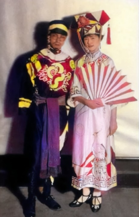 林徽因|无法重拍的瞬间:化妆舞会上的林徽因,吻宋美龄手的麦克阿瑟,划赛艇的梦露