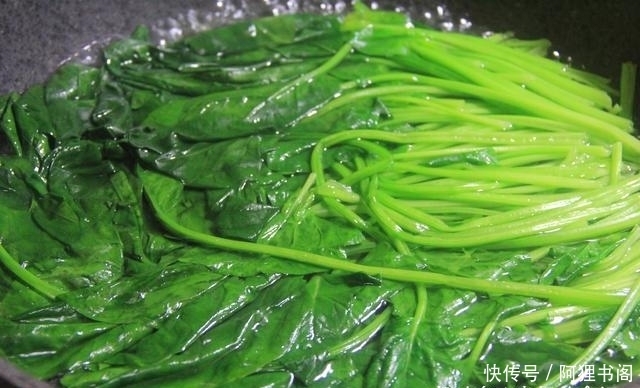 别省|炒菜前,这6种蔬菜必须焯水,为了家人健康,再懒也别省这一步!