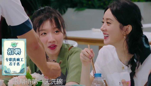  中餐厅|赵丽颖《中餐厅》镜头太少？力捧自家艺人李浩菲，引起粉丝不满