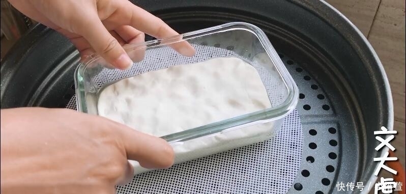  开水烫|糯米粉开水烫一烫，比年糕简单，比糍粑好吃，一学就会