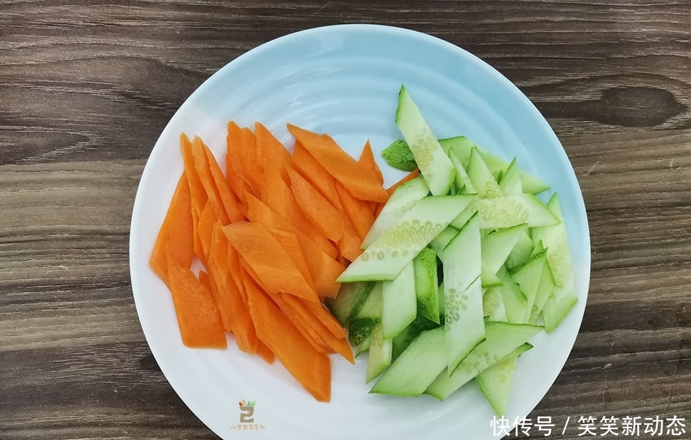  好吃|凉拌银耳，用不用焯水？大厨教你正确做法，脆嫩爽口，好吃又营养