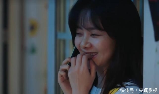 父母|尖尖心情不好找爸爸安慰,谁注意李爸在干嘛?多数父母都如此暖心