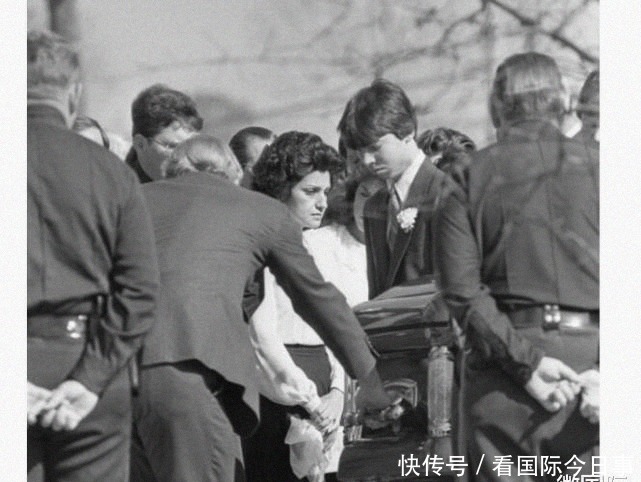 母亲|“泡泡男孩”：一生活在泡泡里，12岁第一次触摸母亲接着便离去