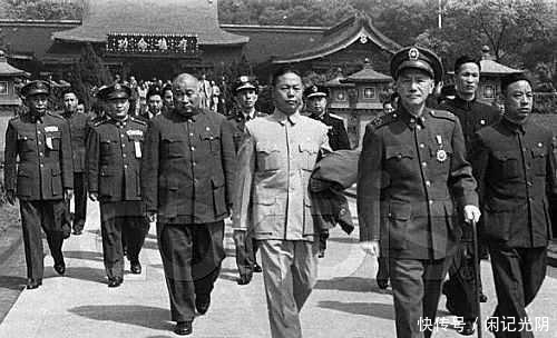  东北解放军|1949年, 坐拥55万大军的傅作义, 为什么要接受和平改编