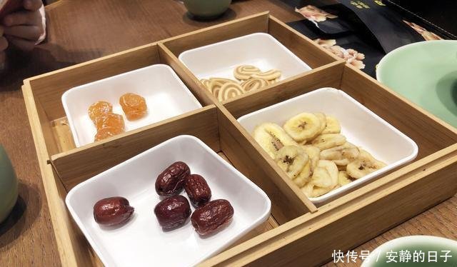 道菜|和同事吃饭,7人花了340元,结账时,服务员那位男士已经交完了