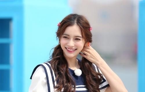  Baby|Baby快摔倒时，看到第一个扶她的是谁：果然没有粉错人