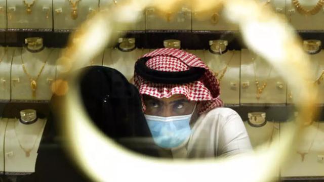 伊朗|损失惨重!沙特因石油价格暴跌熬不住了,美国警告不要被伊朗替代