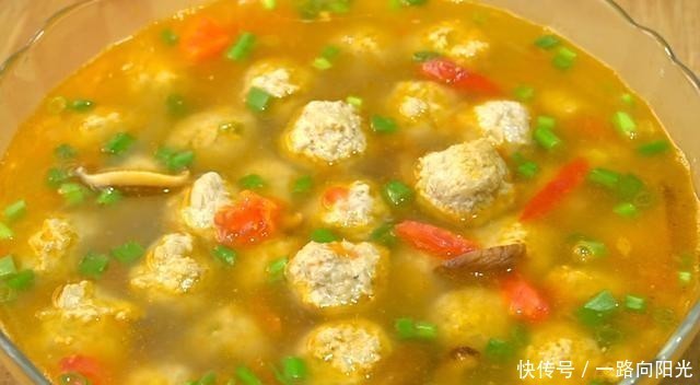 莲藕|秋天我家常做这锅汤，汤鲜肉嫩，开胃又营养，一上桌汤汁都不剩