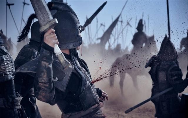 危险|古代攻城战很惨烈,首先爬上云梯的士兵十分危险,为何他们敢爬