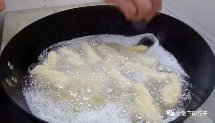 简单|我家零食从来不用买,切一切锅里一炸,比油条薯片好吃,越嚼越香