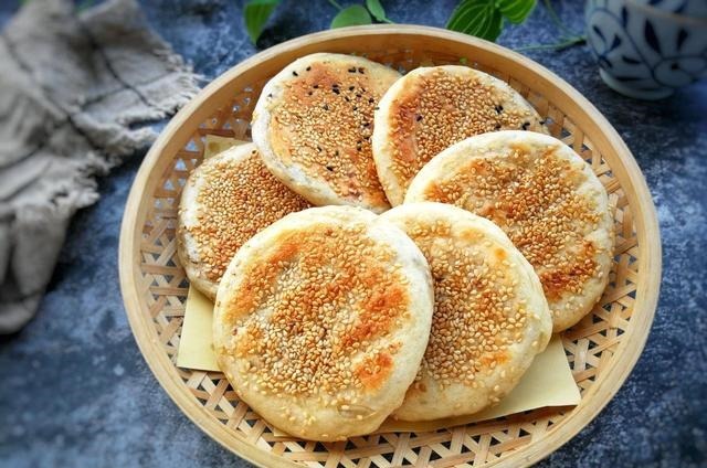 面粉|想吃烧饼不用买,没有烤箱也能做,煎一煎凉了也不发硬