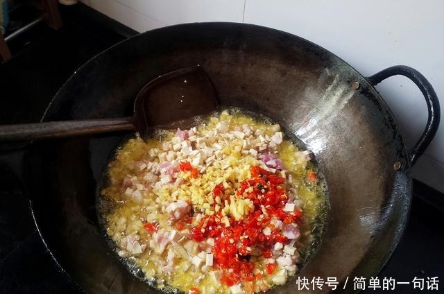 做法|这款小吃我家每年中秋都做它，又香又脆真美味，做法不难你也试试