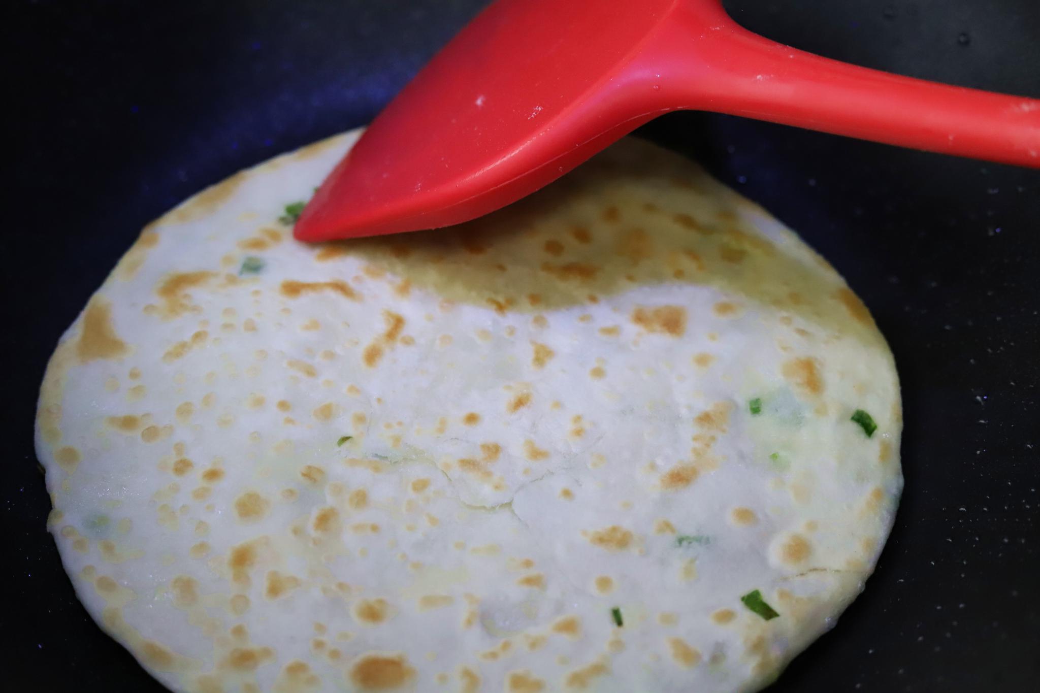 不用|葱油饼的家常做法,层层起酥,放凉也不会硬,学会了再不用出去买