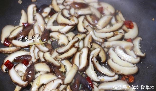 炒青菜|香菇和“它”是绝配,比炒青菜更脆爽,比炒肉更鲜香,吃不够!