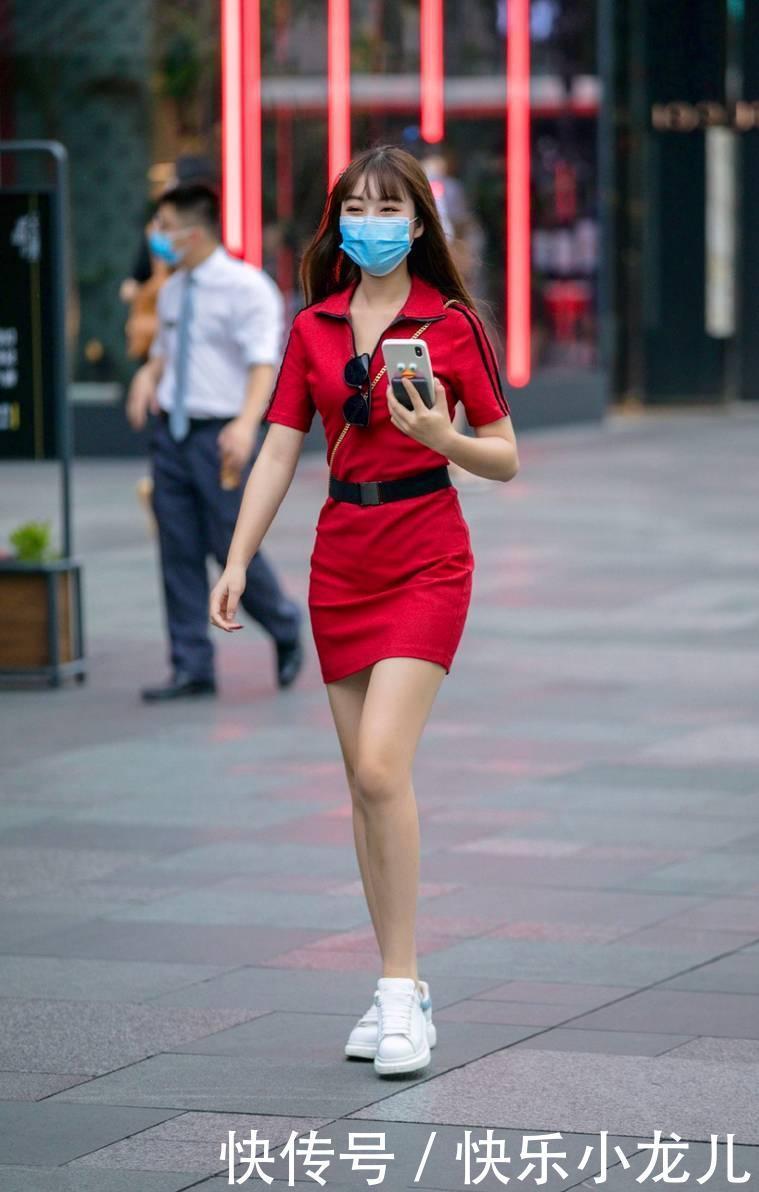 紧身|当小姐姐的紧身裙遇到了运动鞋,干净又清爽,活力满满的搭配