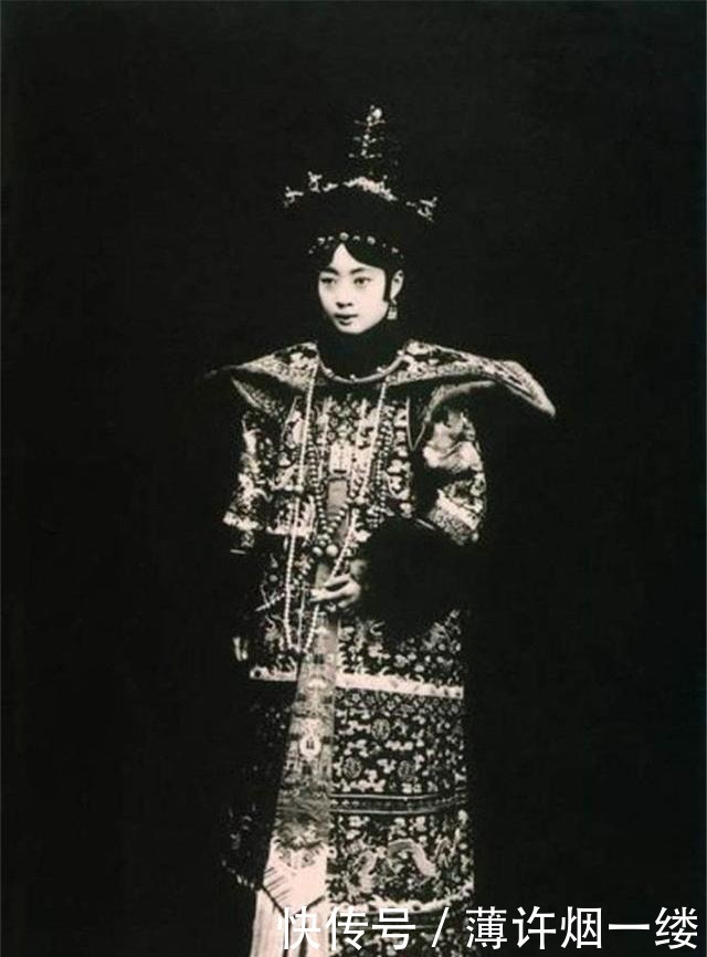 皇妃|末代皇后婉容、皇妃文绣珍贵老照片，你觉得谁的颜值更胜一筹