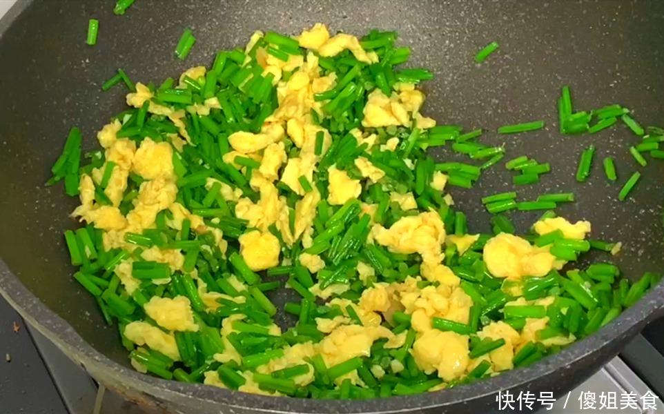 上市|秋天,用此菜炒鸡蛋,比韭菜还要香,2块钱一斤,目前正是上市季