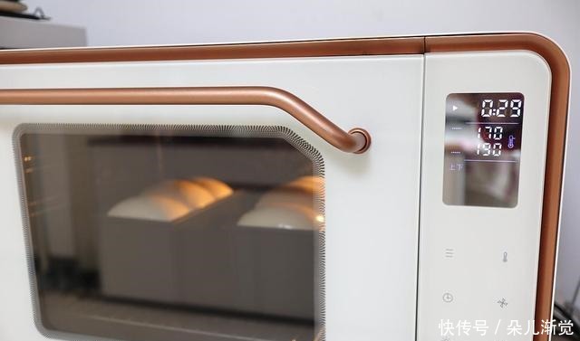 吐司|做两个超柔软的吐司,低糖少油,手撕切片都特棒,方子值得收藏