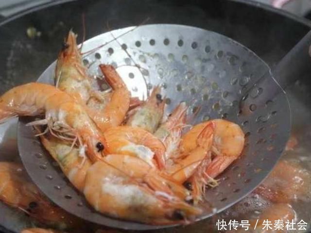 味道鲜美|如何使虾的味道鲜美而不腥加两种调味料,一盘不够