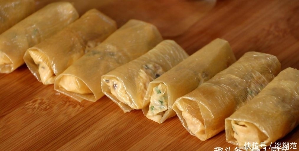 虾仁|豆腐皮别只会烧汤,配上虾仁和莲藕,做成小吃,口感很丰富