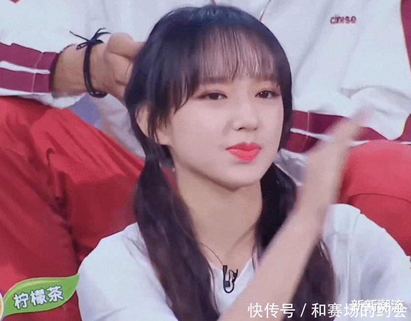 件单品|程潇自信过头了，敢对“JK制服裙”下手，谁知腿型却并不配合