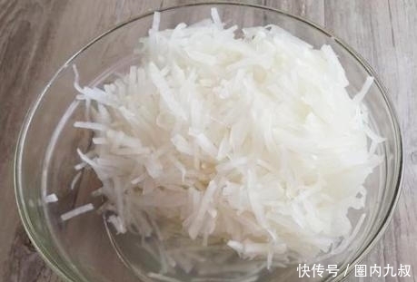 大厨|炸萝卜丸子,别加淀粉了,大厨分享1招技巧,外酥里嫩放凉也不硬