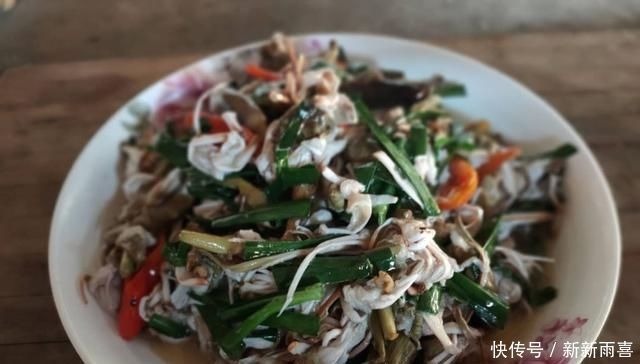 下饭|山上这野花,见了必摘一大袋,焯水炒一炒,清香又爽口,太下饭了