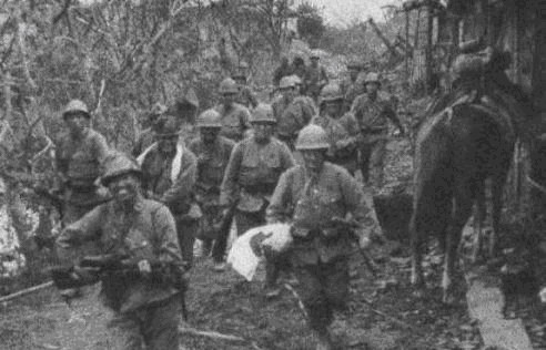 日本鬼子|日本鬼子本要屠村，结果抬头看见1座墓，立马跪下磕头并撤出村子！