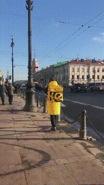 难道|搞笑GIF:这难道就是传说的轻功水上漂吗,这场地也太滑了吧: