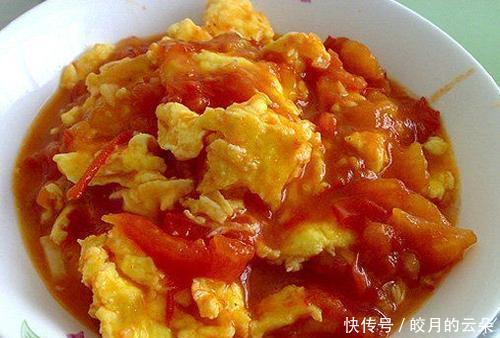  鸡蛋|你们家晚餐都吃啥看看我家的晚餐，三菜一汤，家人都抢着吃