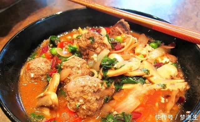 汤面|肉丸和面条一起做,原来这么好吃,我家一周吃5次,上桌汁都不剩